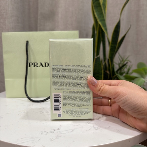 Prada - Infusion de Santal Chai with Sandalwood & Citrus - Picture 7 of 9